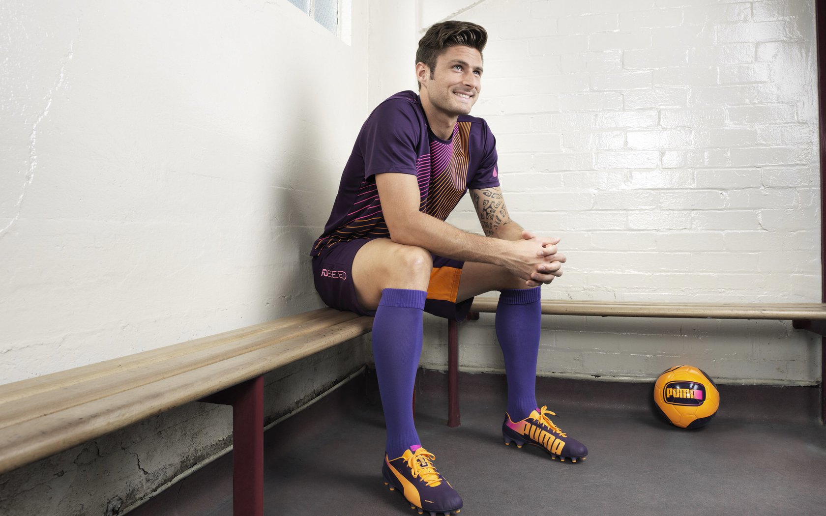 九游jiuyou-足球赛场灯光标准化提升夜场观赛体验，足球场夜间照明灯